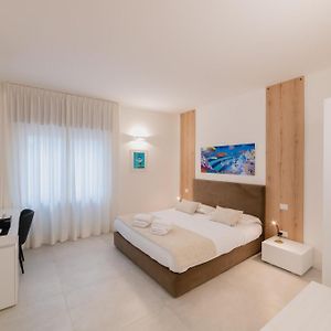 Lo Studio Di Viale Lo Re Camere & Caffe'